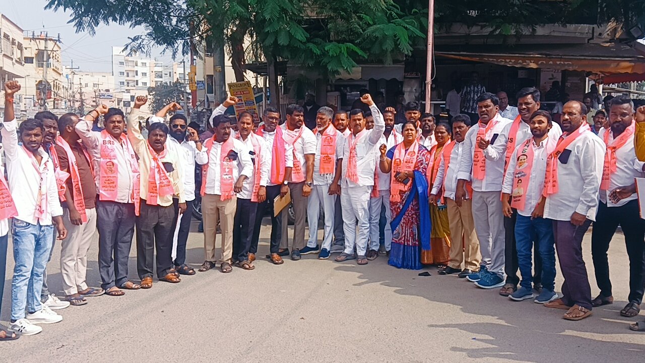 వార్తాపత్రిక: గండిపేట్ మండల్ బండ్లగూడ చౌరస్తాలో బిఆర్ఎస్ నాయకుల నిరసన